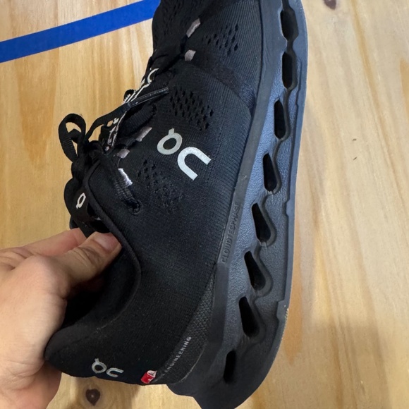 Women’s size 9 ON Cloudsurfer Black - Picture 2 of 6